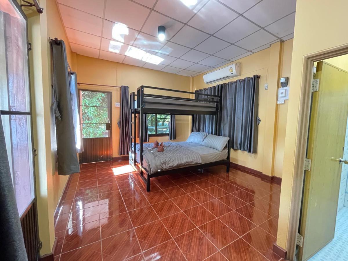 Rain Tree Cafe & Homestay Uthai Thani Exterior foto