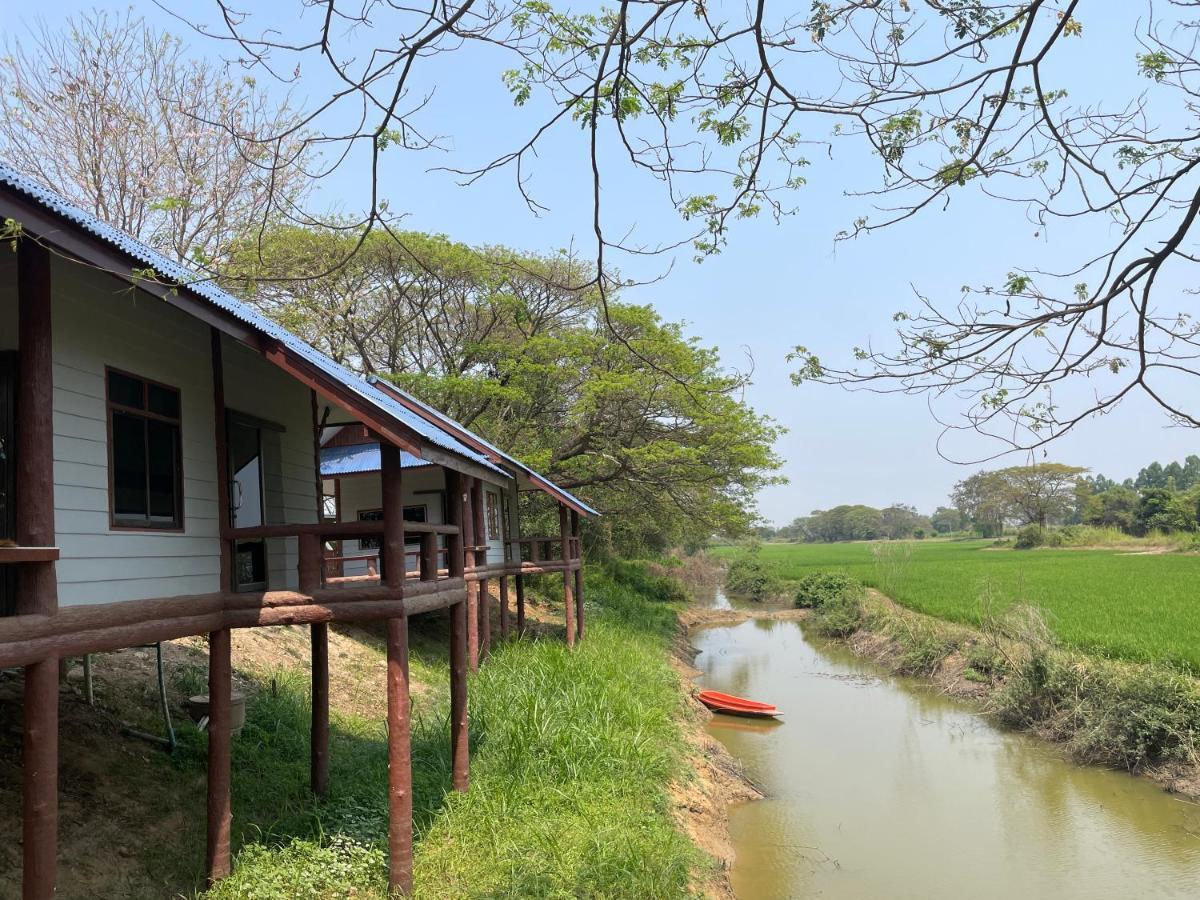 Rain Tree Cafe & Homestay Uthai Thani Exterior foto